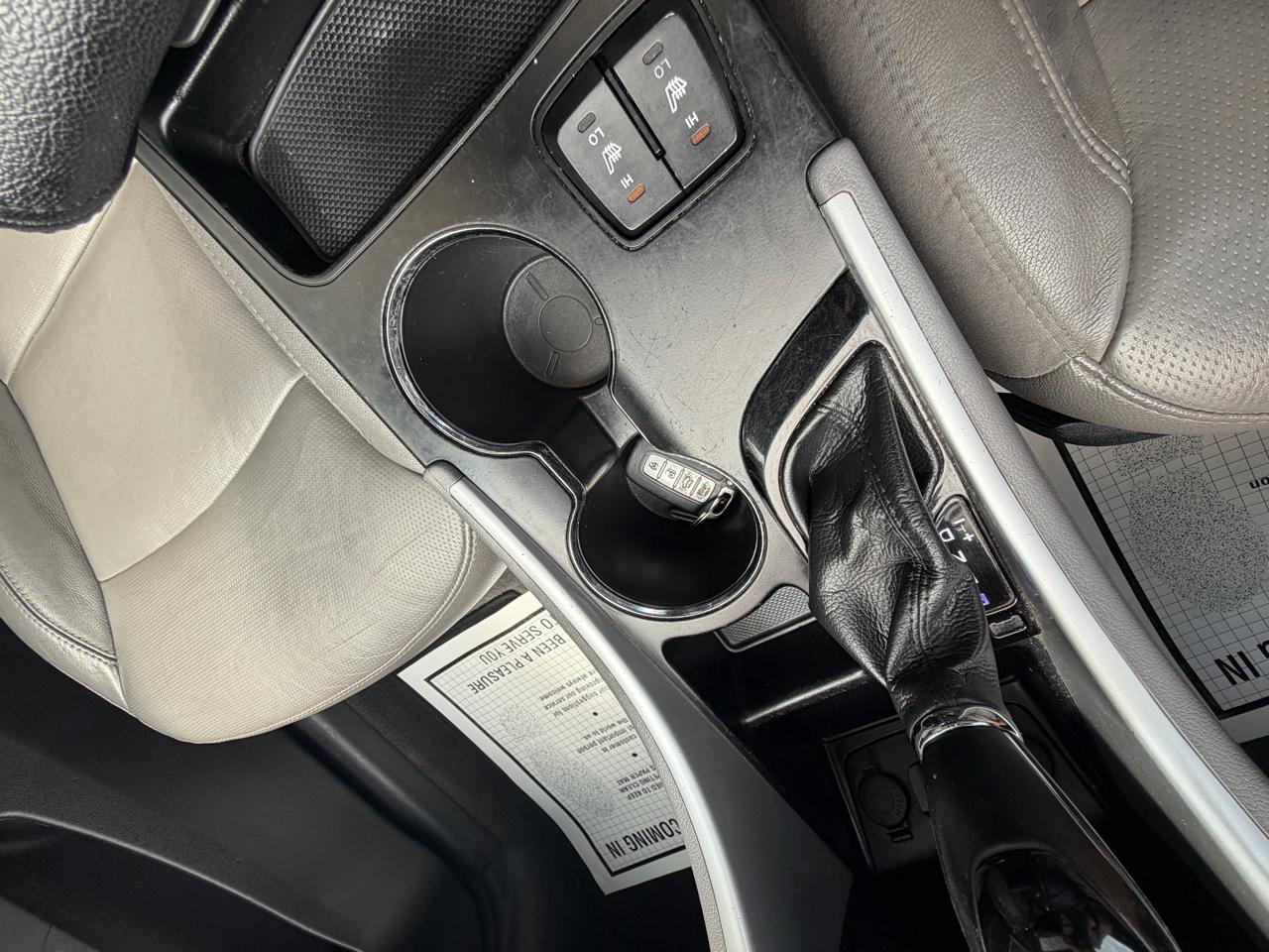 Hyundai Sonata 4dr Sdn 2.4L Auto Limited PZEV 2013