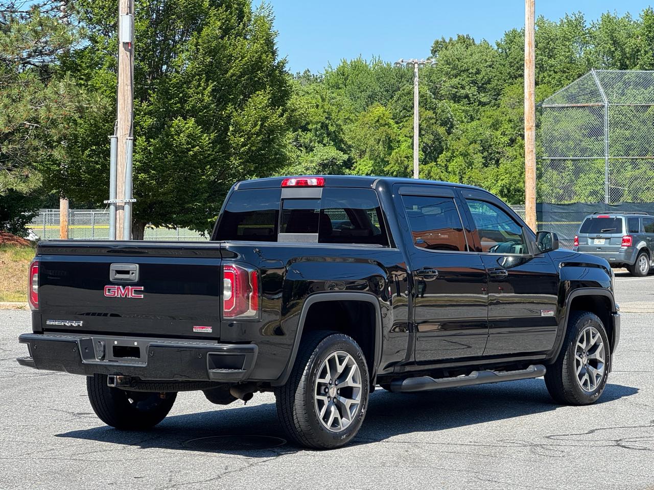 GMC Sierra 1500 4WD Crew Cab 143.5" SLT 2018