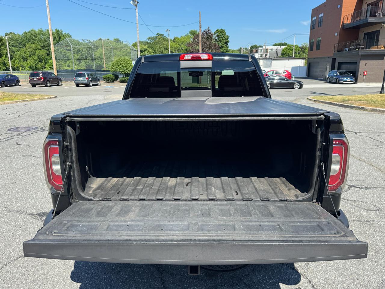 GMC Sierra 1500 4WD Crew Cab 143.5" SLT 2018
