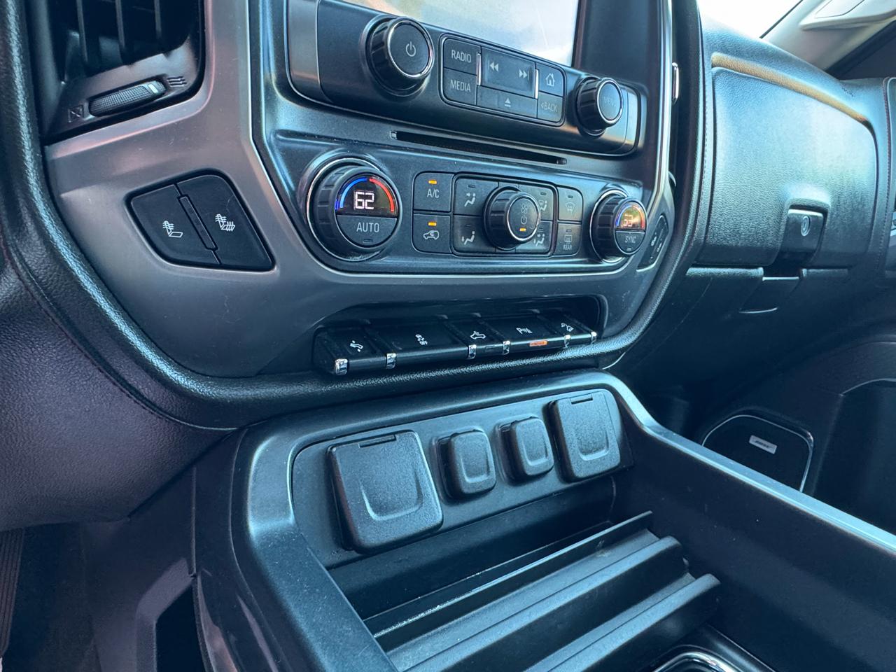 GMC Sierra 1500 4WD Crew Cab 143.5" SLT 2018