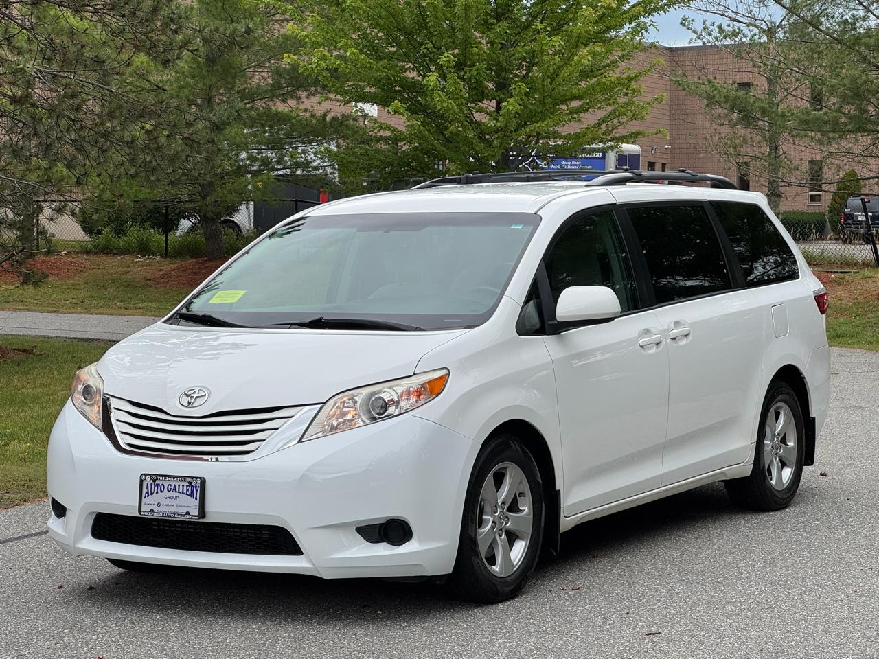 Toyota Sienna LE FWD 8-Passenger (Natl) 2017