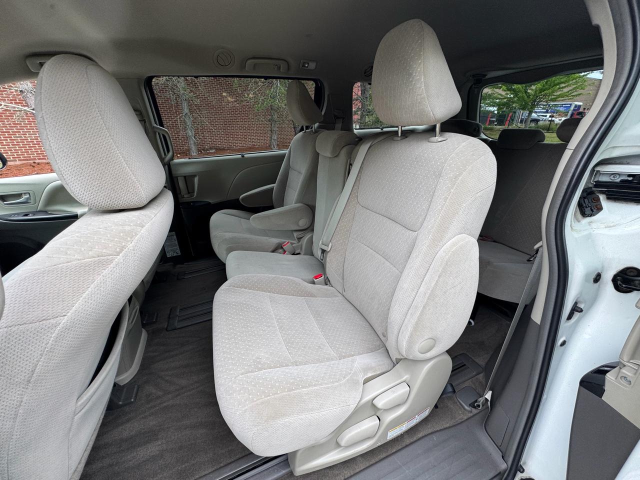 Toyota Sienna LE FWD 8-Passenger (Natl) 2017