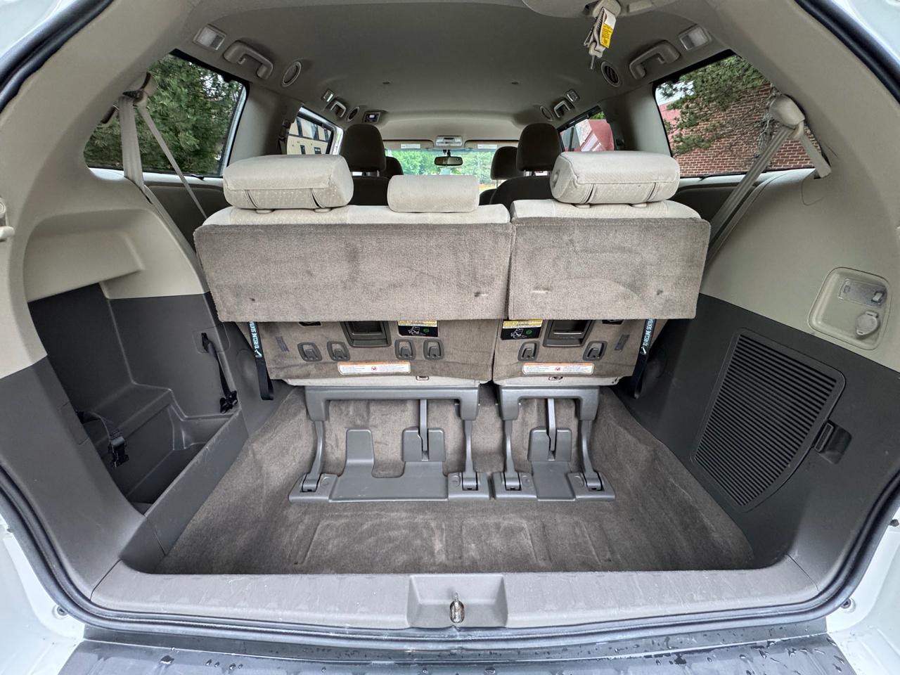 Toyota Sienna LE FWD 8-Passenger (Natl) 2017