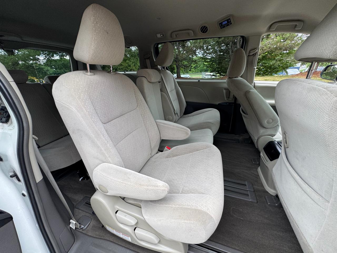 Toyota Sienna LE FWD 8-Passenger (Natl) 2017