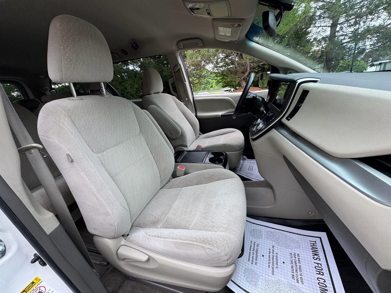 Toyota Sienna LE FWD 8-Passenger (Natl) 2017