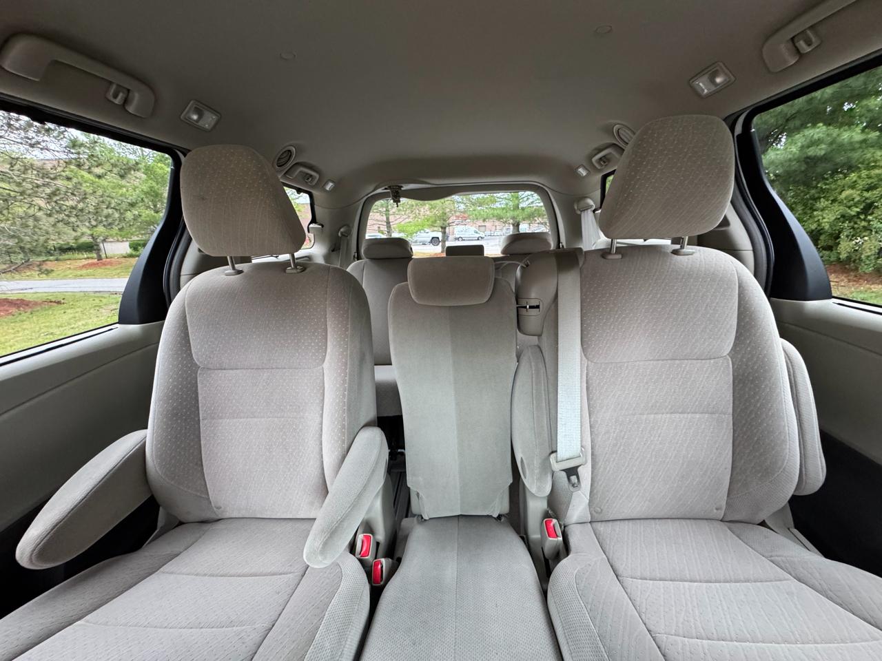 Toyota Sienna LE FWD 8-Passenger (Natl) 2017