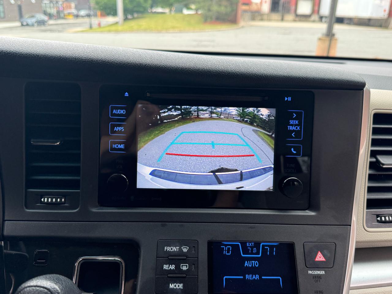 Toyota Sienna LE FWD 8-Passenger (Natl) 2017