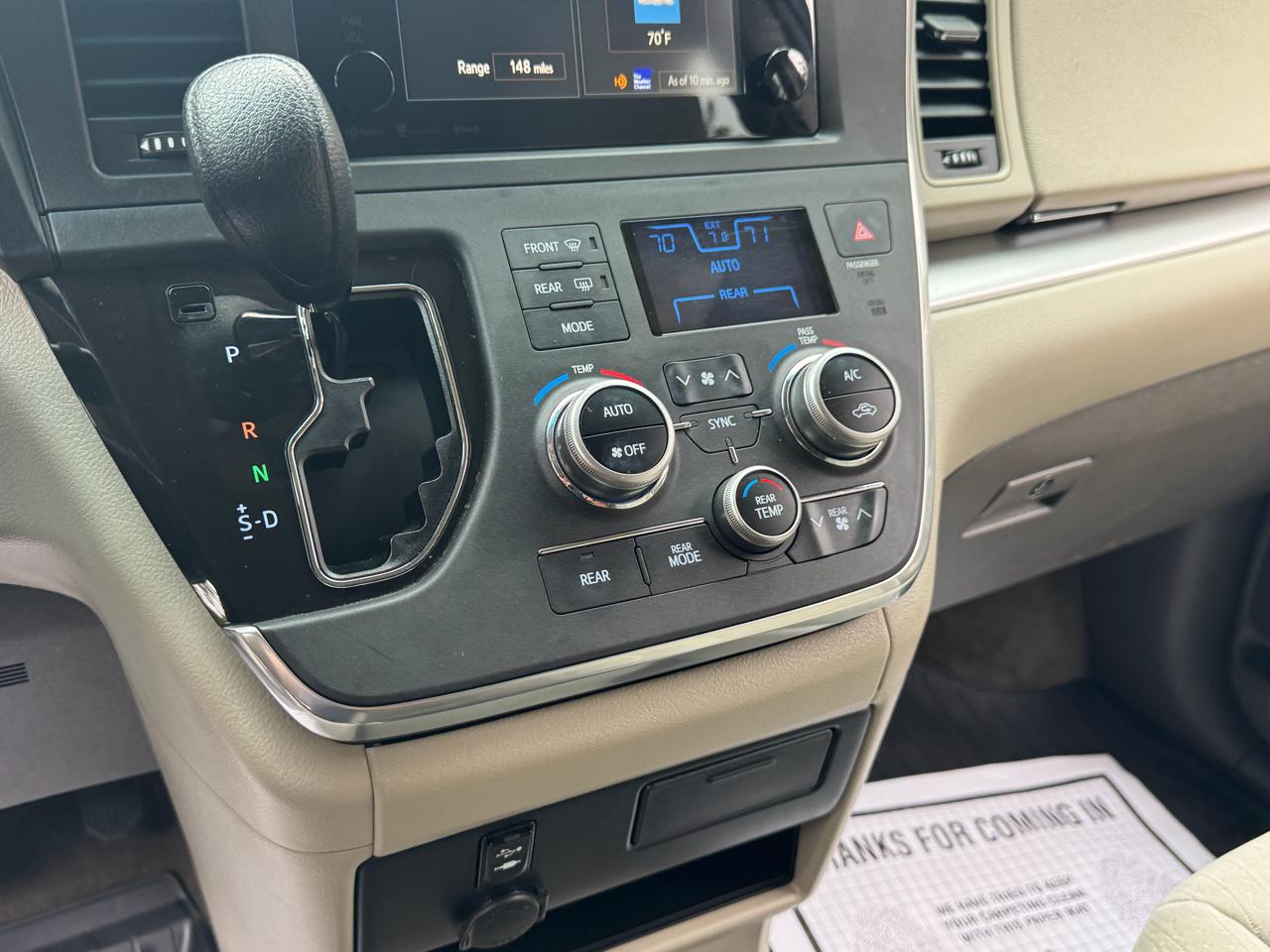 Toyota Sienna LE FWD 8-Passenger (Natl) 2017