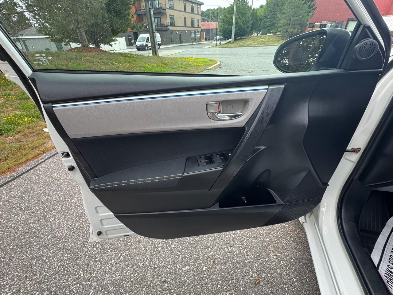 Toyota Corolla 4dr Sdn CVT LE (Natl) 2016