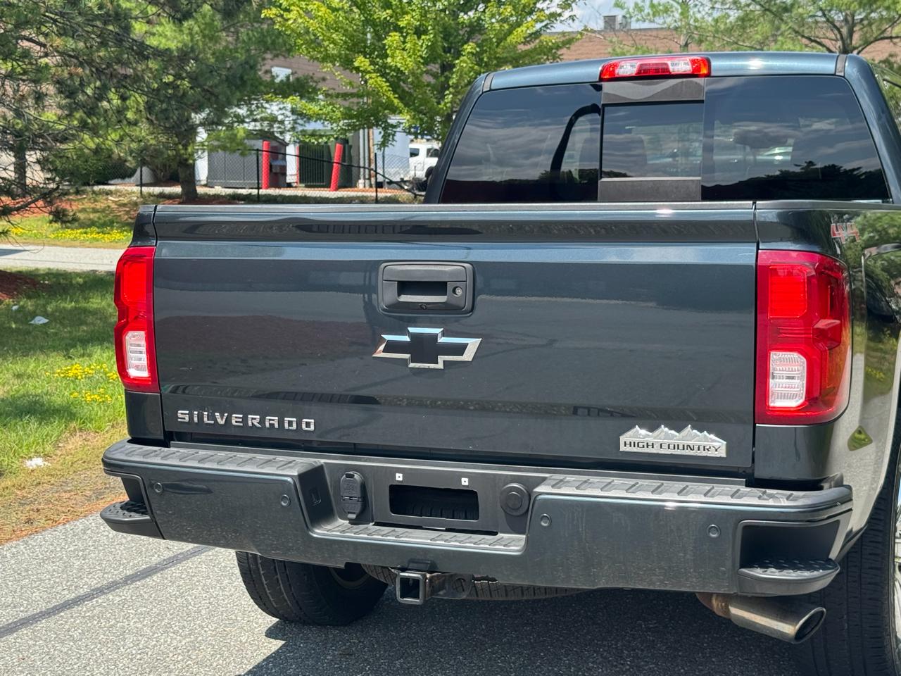 Chevrolet Silverado 1500 4WD Crew Cab 143.5" High Country 2017