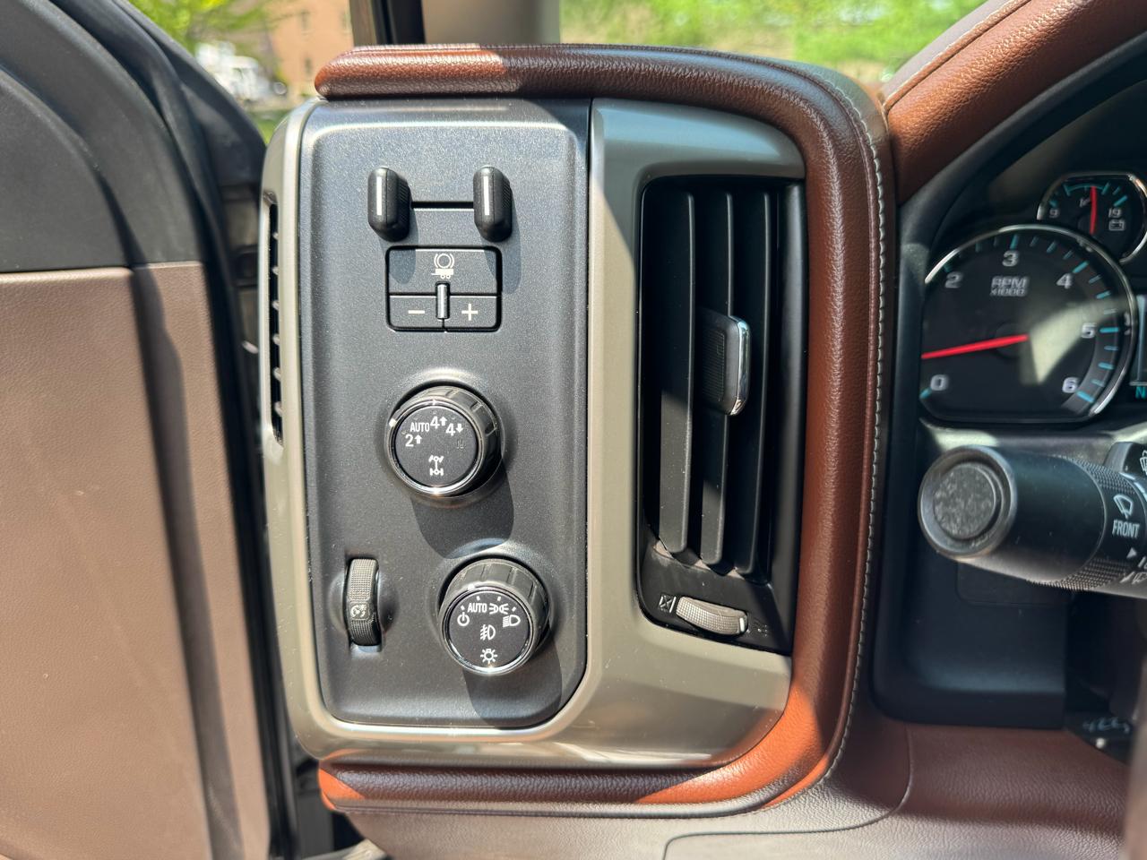 Chevrolet Silverado 1500 4WD Crew Cab 143.5" High Country 2017