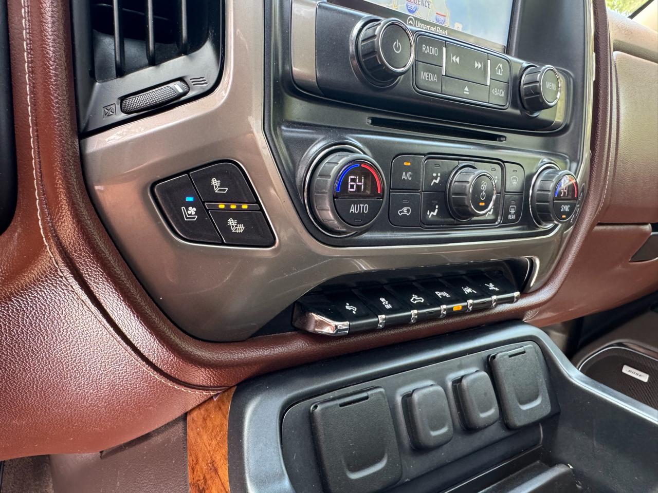 Chevrolet Silverado 1500 4WD Crew Cab 143.5" High Country 2017