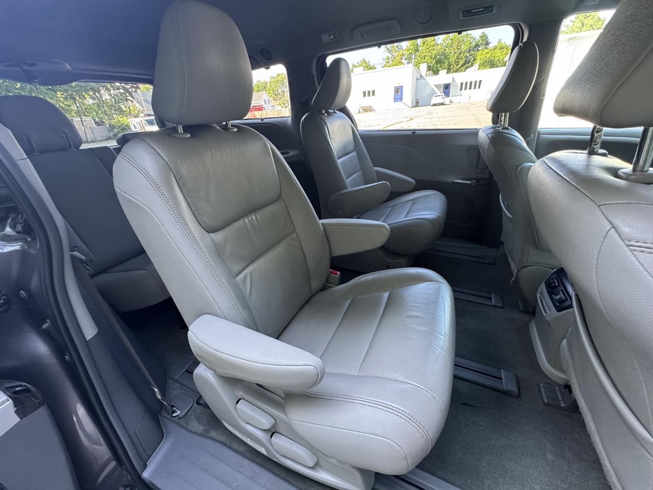 Toyota Sienna  2018