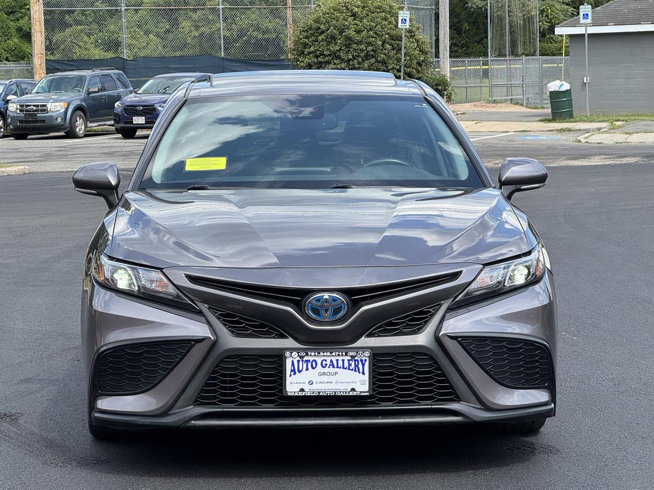 Toyota Camry Hybrid SE CVT (Natl) 2022