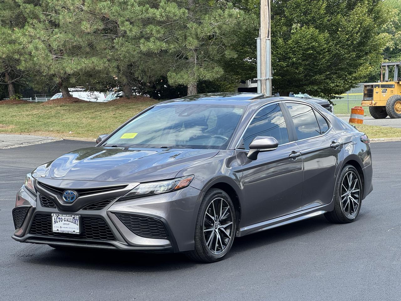 Toyota Camry Hybrid SE CVT (Natl) 2022