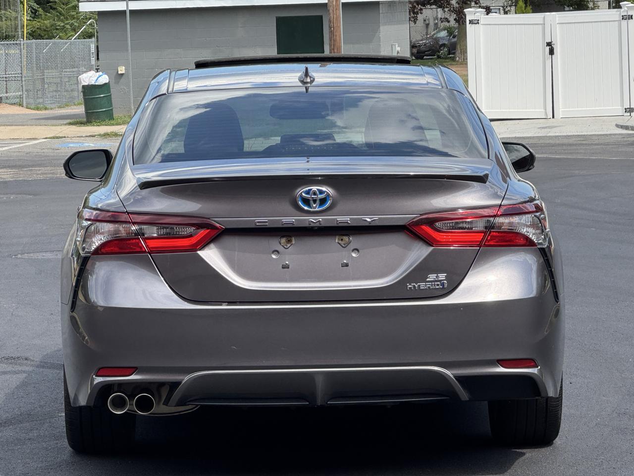 Toyota Camry Hybrid SE CVT (Natl) 2022