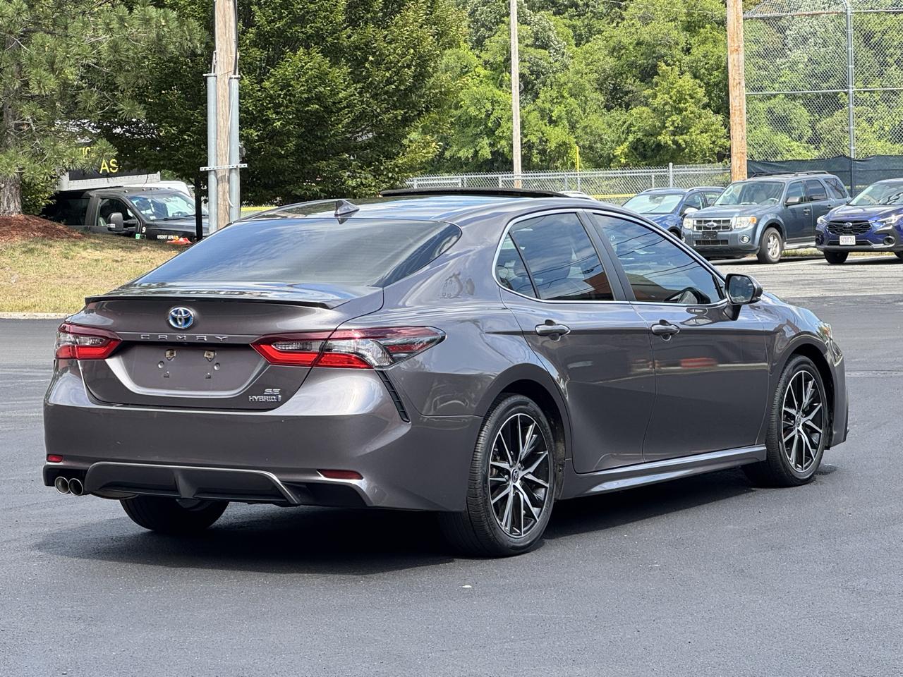 Toyota Camry Hybrid SE CVT (Natl) 2022