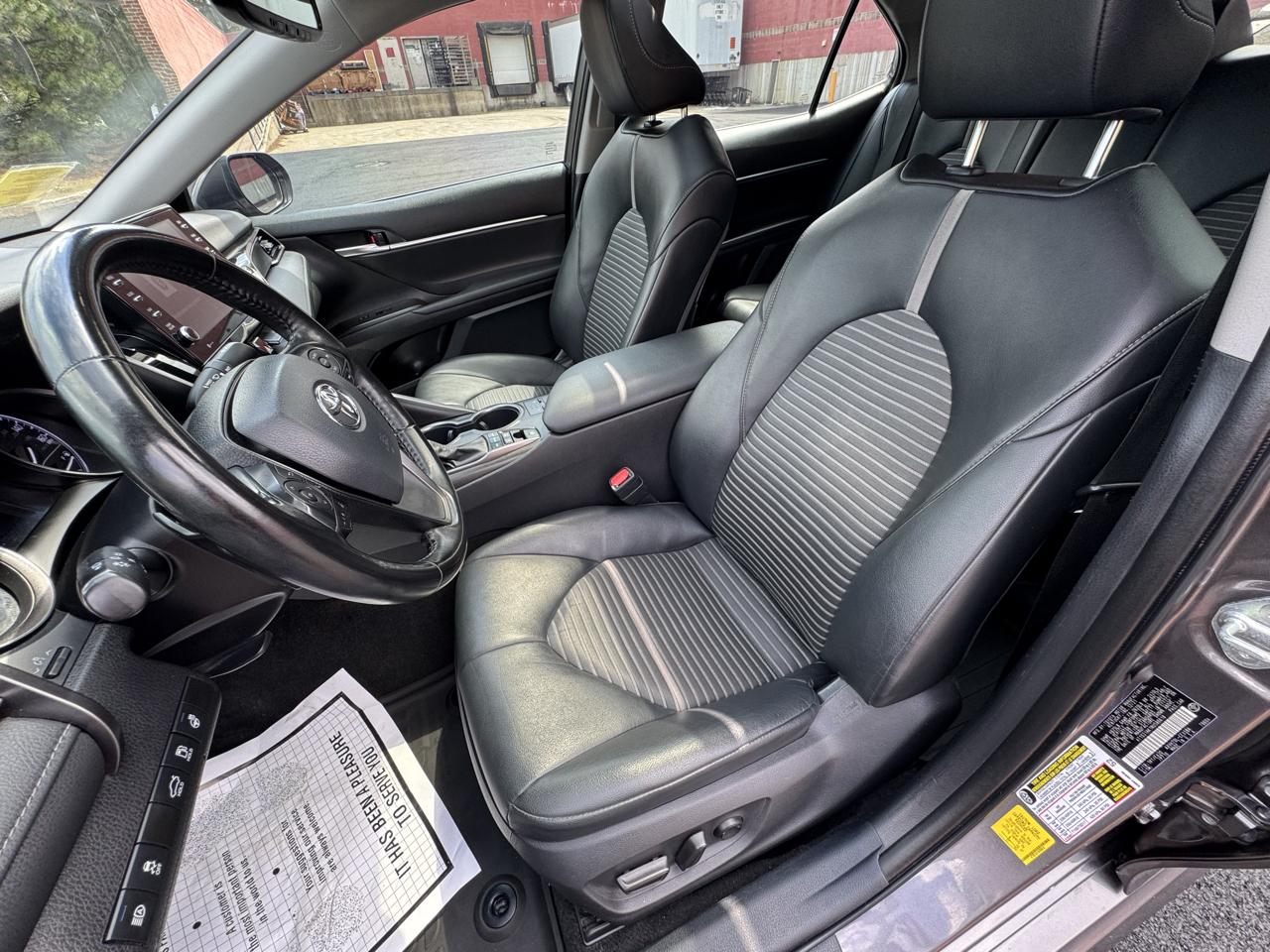 Toyota Camry Hybrid SE CVT (Natl) 2022