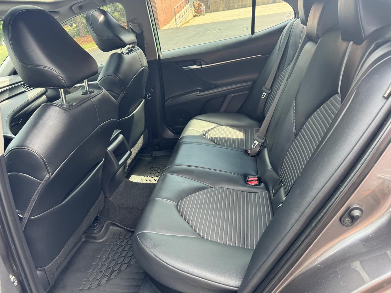Toyota Camry Hybrid SE CVT (Natl) 2022
