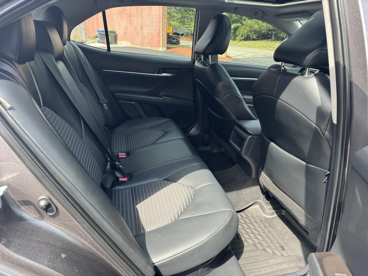 Toyota Camry Hybrid SE CVT (Natl) 2022