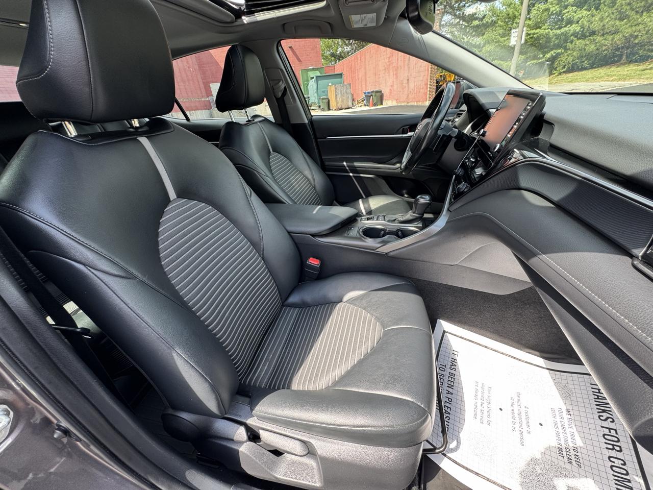 Toyota Camry Hybrid SE CVT (Natl) 2022