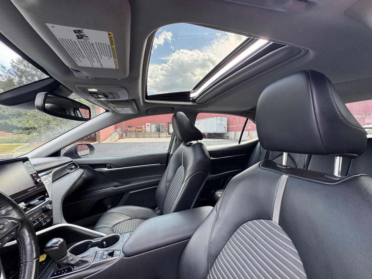 Toyota Camry Hybrid SE CVT (Natl) 2022