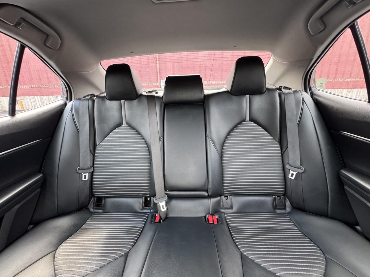 Toyota Camry Hybrid SE CVT (Natl) 2022