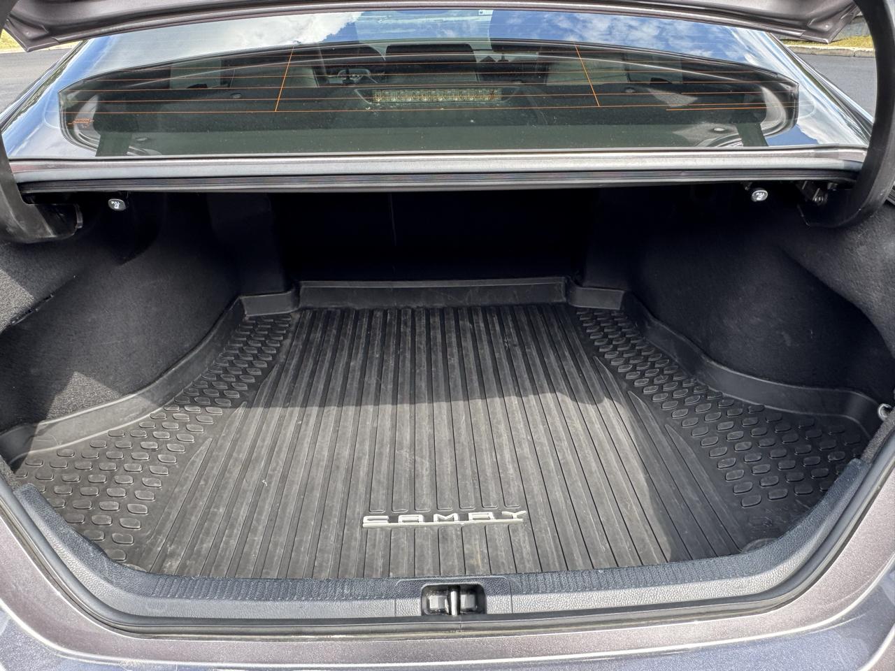 Toyota Camry Hybrid SE CVT (Natl) 2022