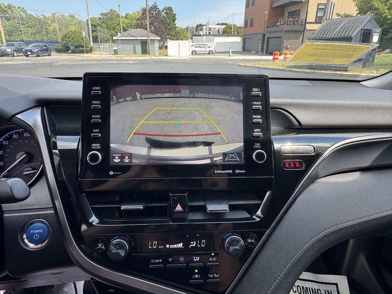 Toyota Camry Hybrid SE CVT (Natl) 2022