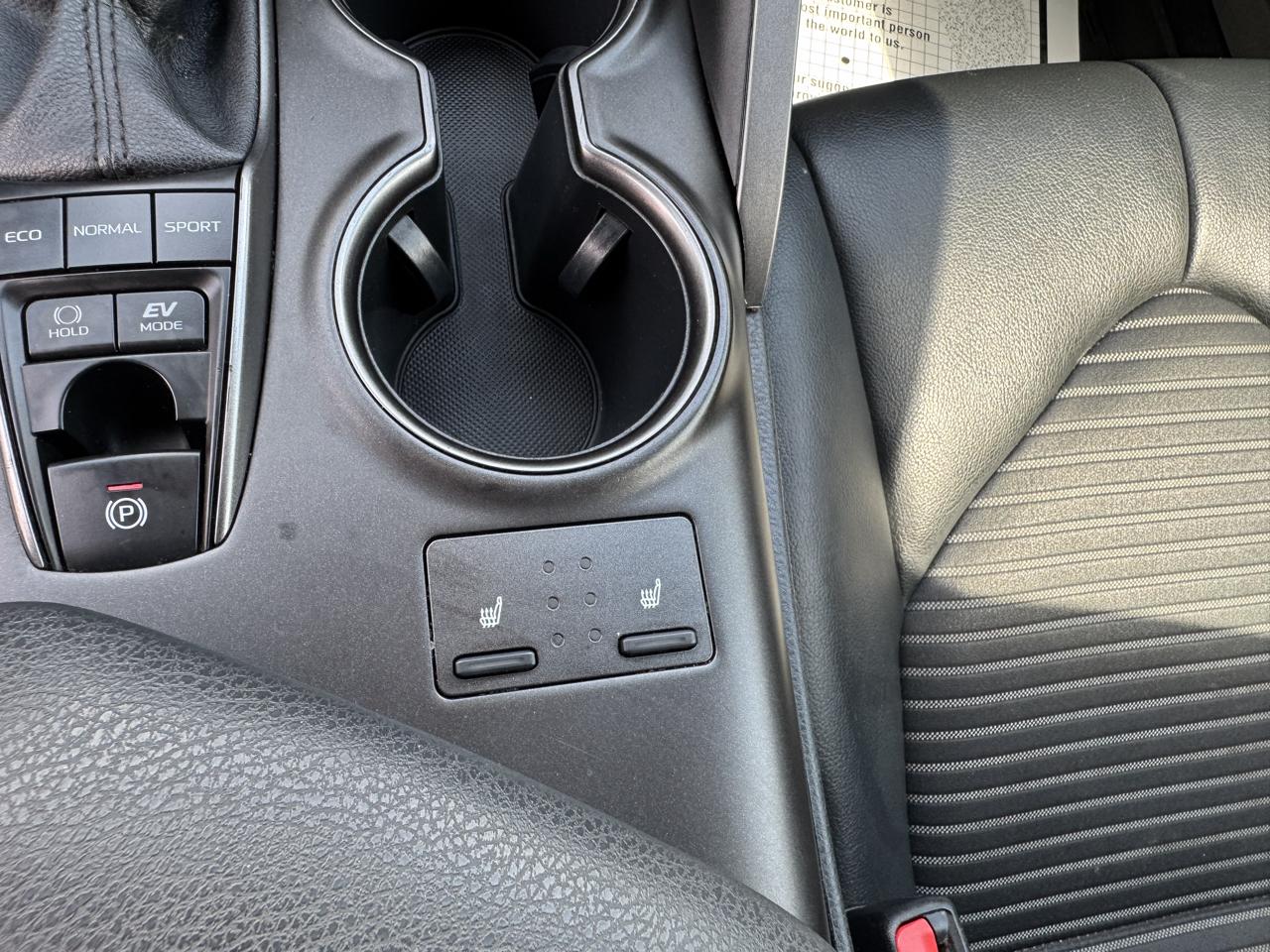 Toyota Camry Hybrid SE CVT (Natl) 2022