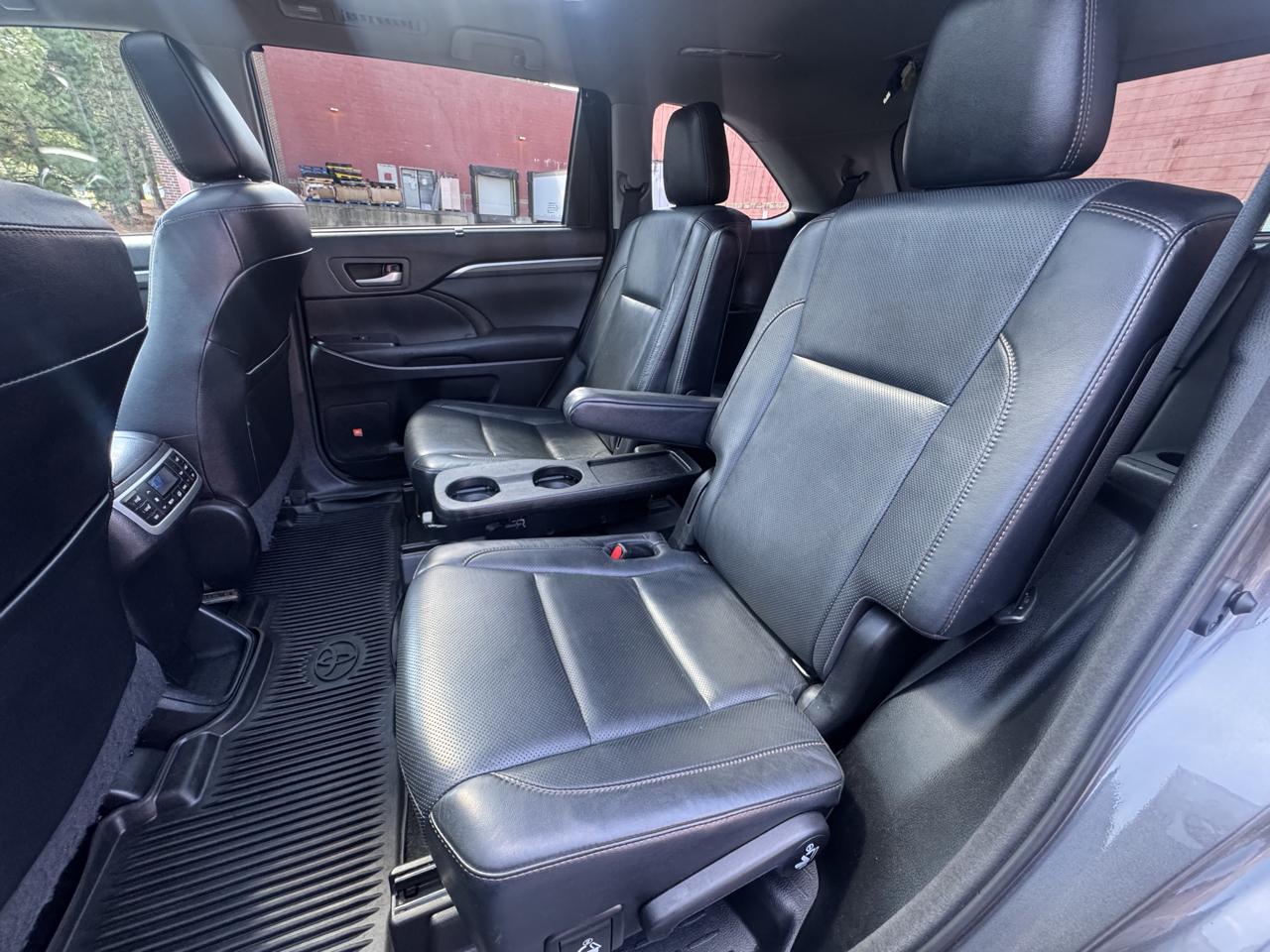Toyota Highlander Limited Platinum V6 AWD (Natl) 2017
