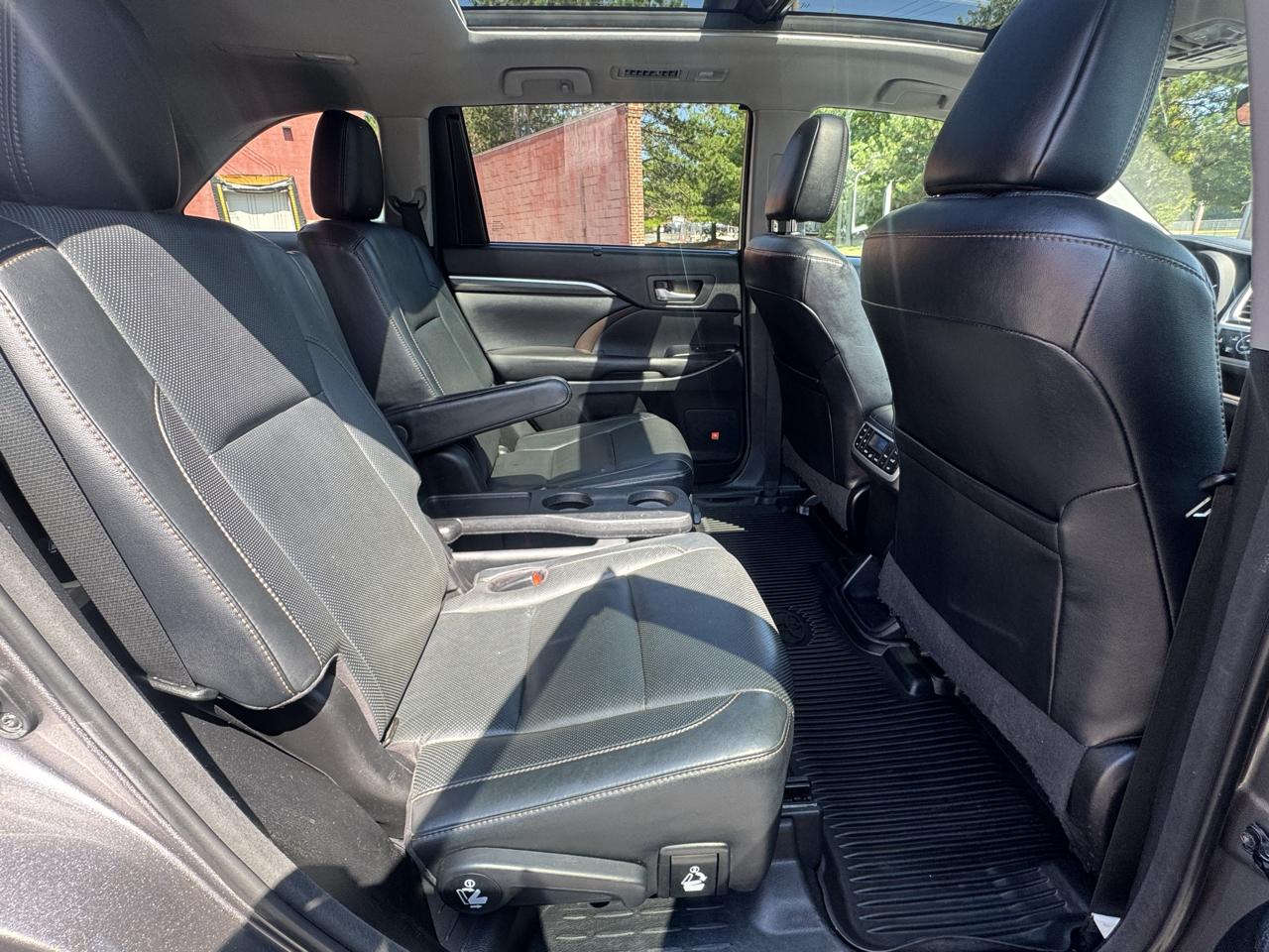 Toyota Highlander Limited Platinum V6 AWD (Natl) 2017