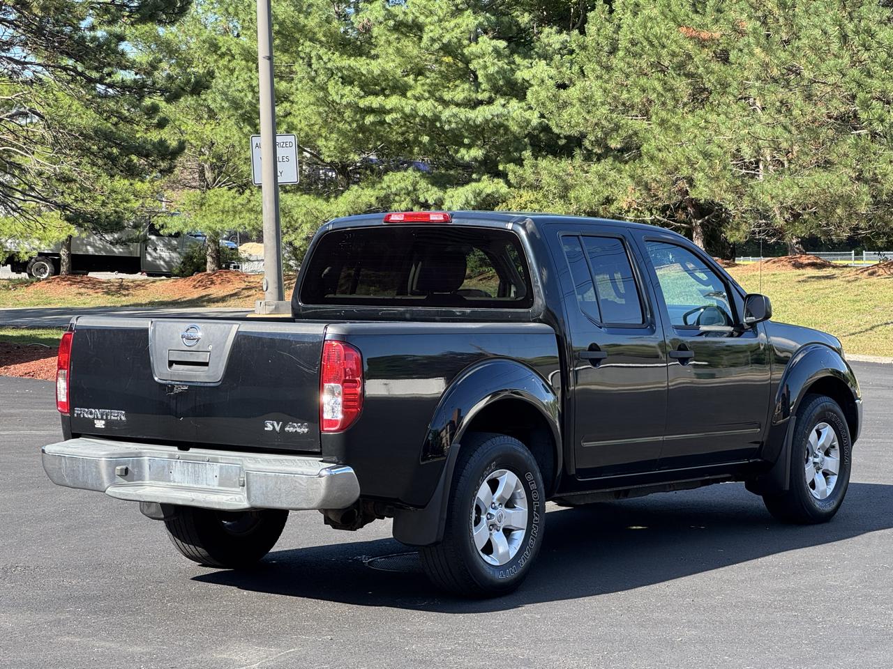 Nissan Frontier 4WD Crew Cab SWB Auto SV 2011