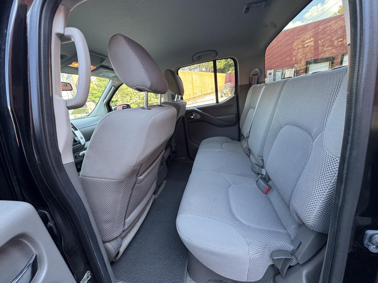 Nissan Frontier 4WD Crew Cab SWB Auto SV 2011