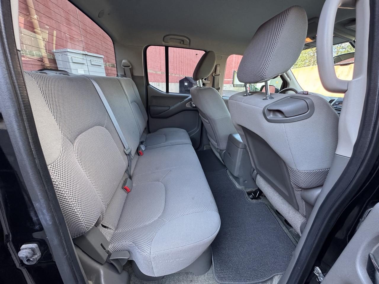 Nissan Frontier 4WD Crew Cab SWB Auto SV 2011