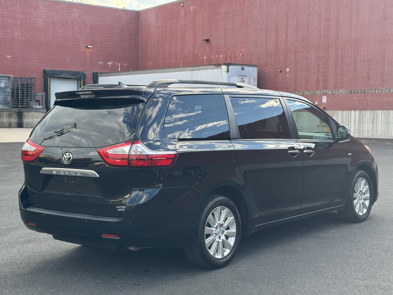 Toyota Sienna 5dr 7-Pass Van XLE Premium AWD (Natl) 2016