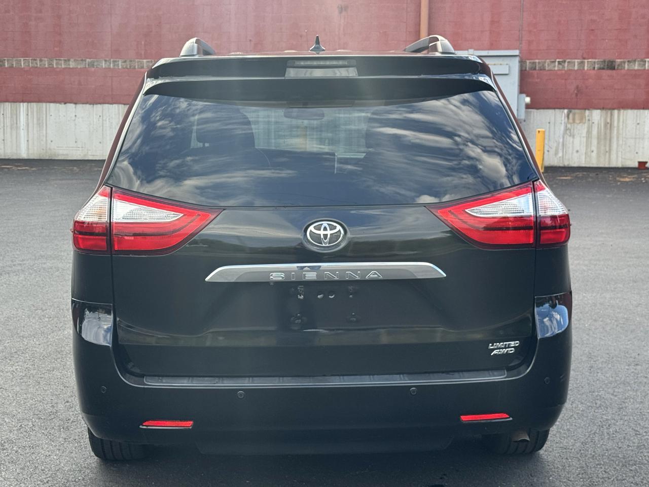 Toyota Sienna 5dr 7-Pass Van XLE Premium AWD (Natl) 2016