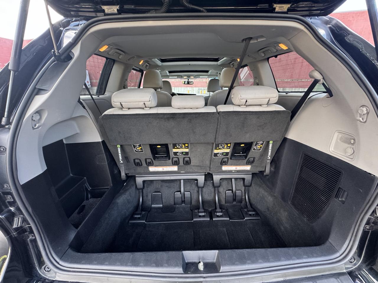 Toyota Sienna 5dr 7-Pass Van XLE Premium AWD (Natl) 2016