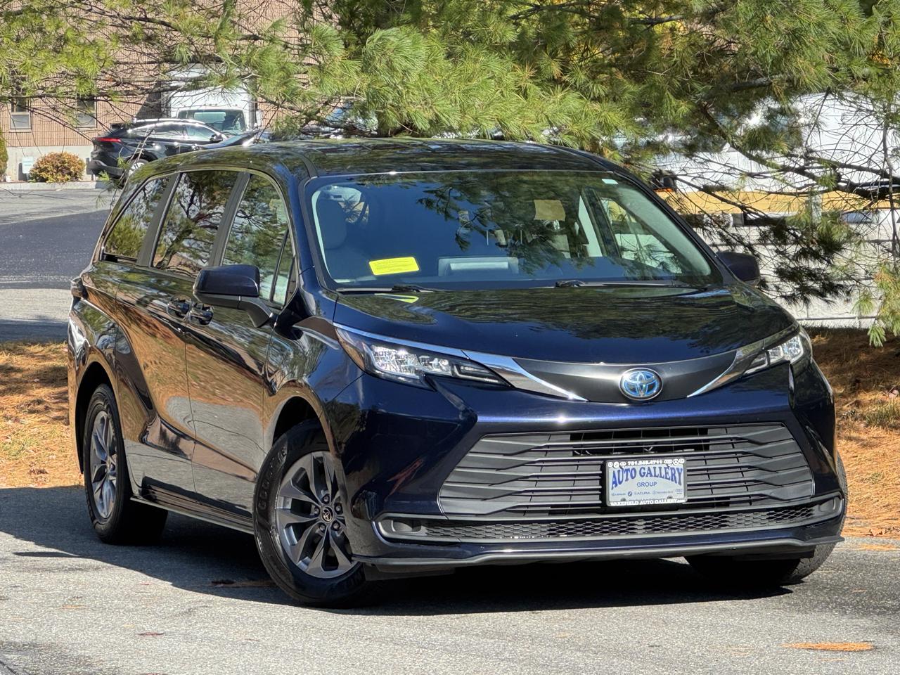 Toyota Sienna LE FWD 8-Passenger (Natl) 2023