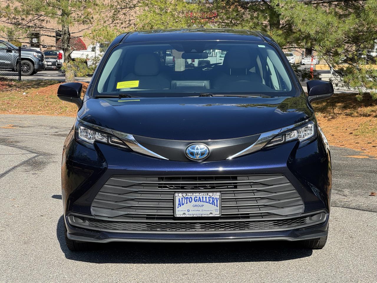 Toyota Sienna LE FWD 8-Passenger (Natl) 2023