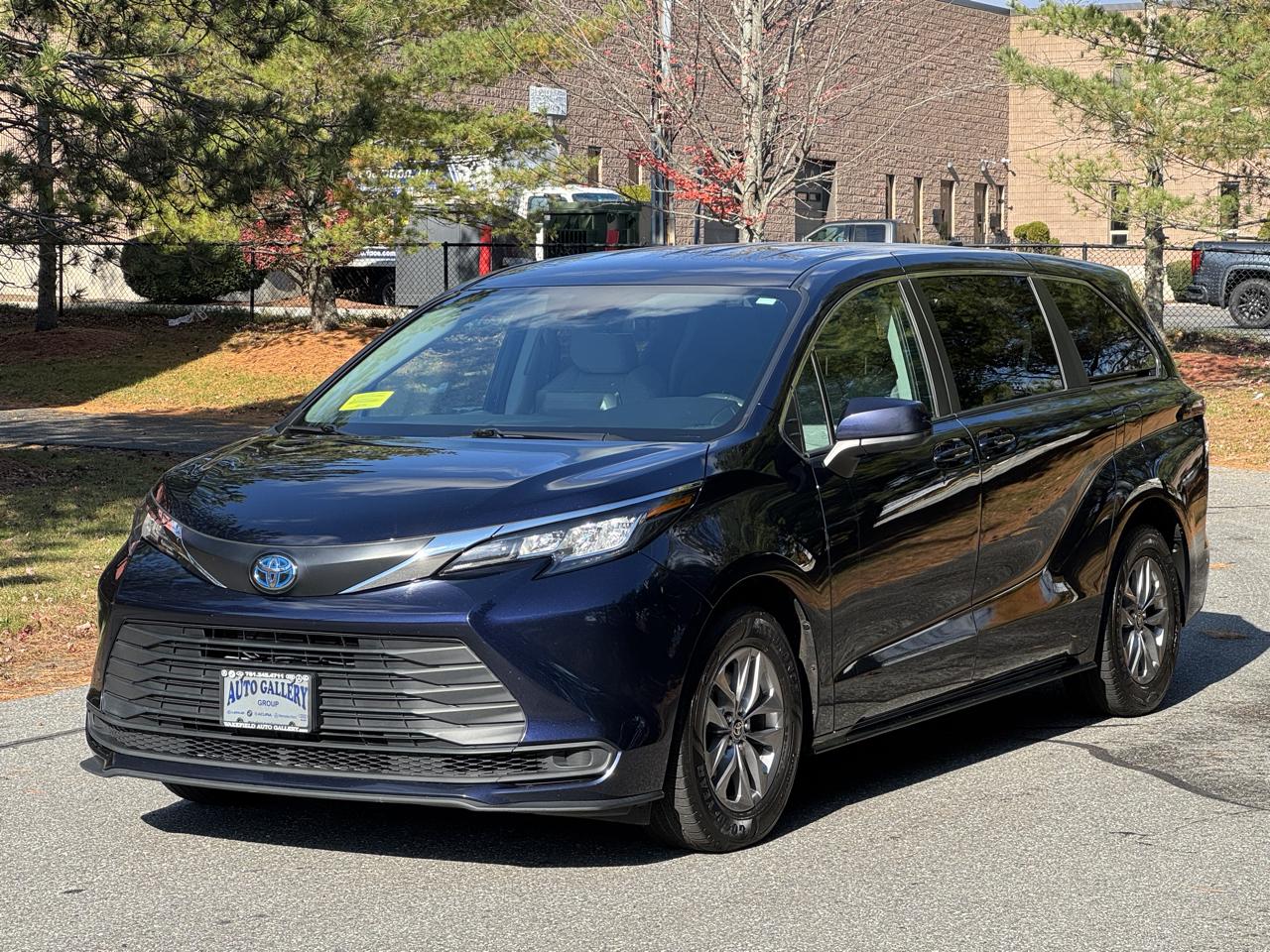 Toyota Sienna LE FWD 8-Passenger (Natl) 2023