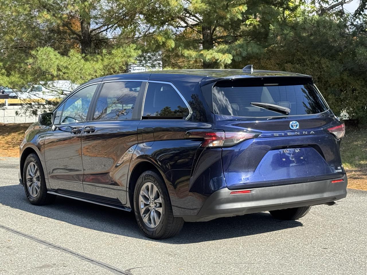 Toyota Sienna LE FWD 8-Passenger (Natl) 2023