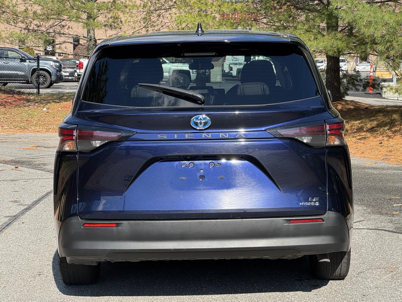 Toyota Sienna LE FWD 8-Passenger (Natl) 2023