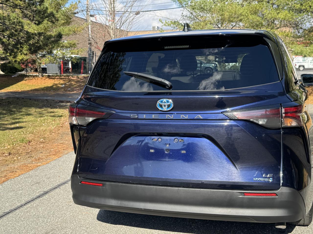 Toyota Sienna LE FWD 8-Passenger (Natl) 2023