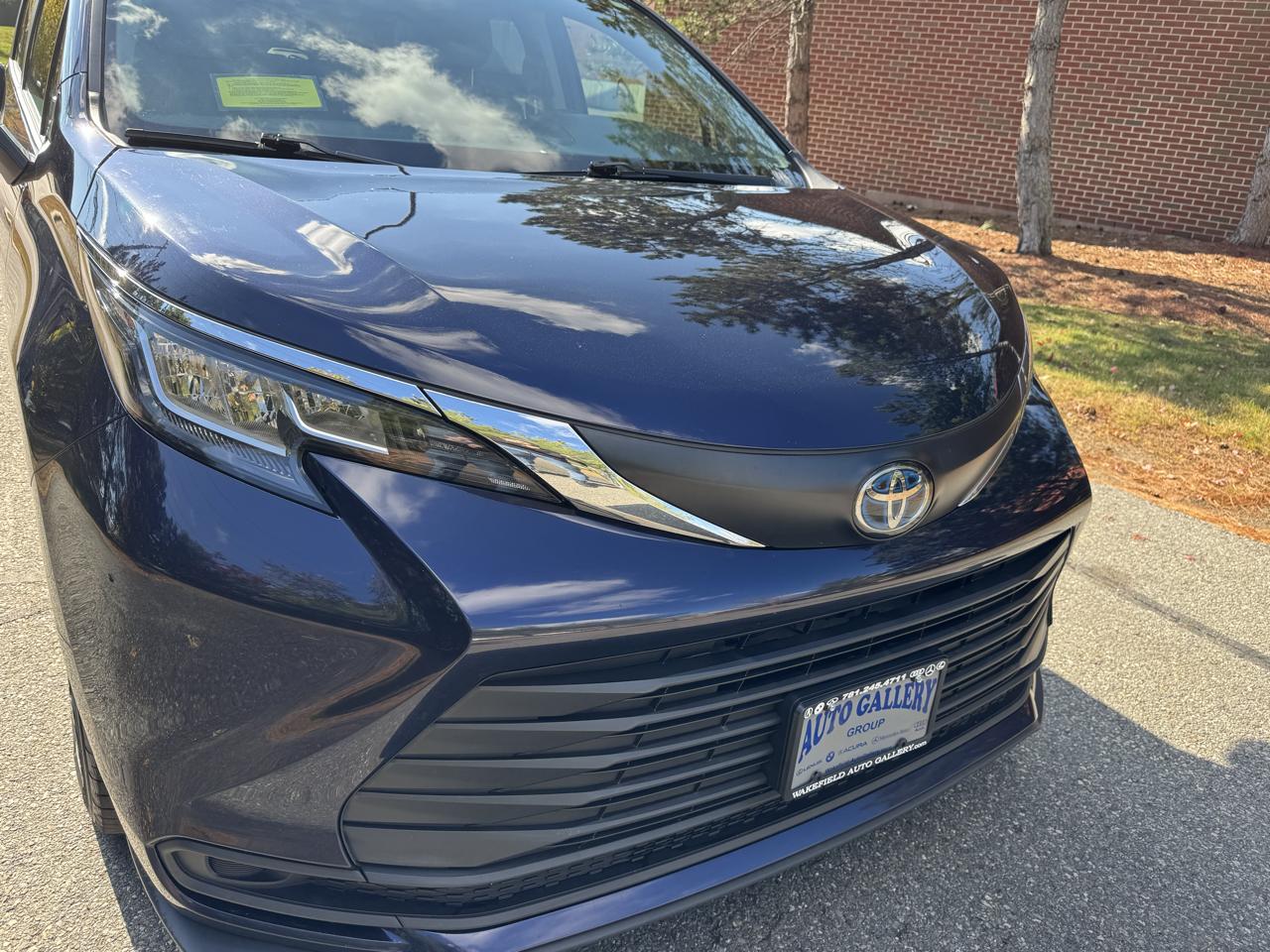 Toyota Sienna LE FWD 8-Passenger (Natl) 2023