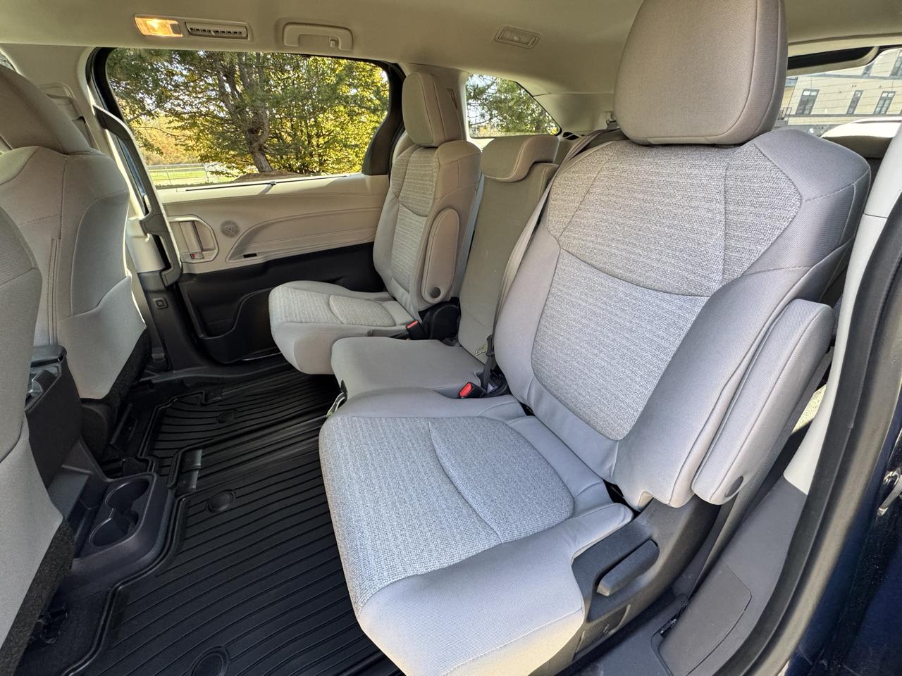 Toyota Sienna LE FWD 8-Passenger (Natl) 2023
