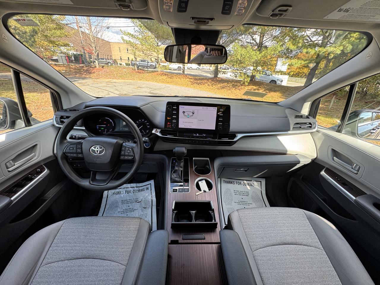 Toyota Sienna LE FWD 8-Passenger (Natl) 2023