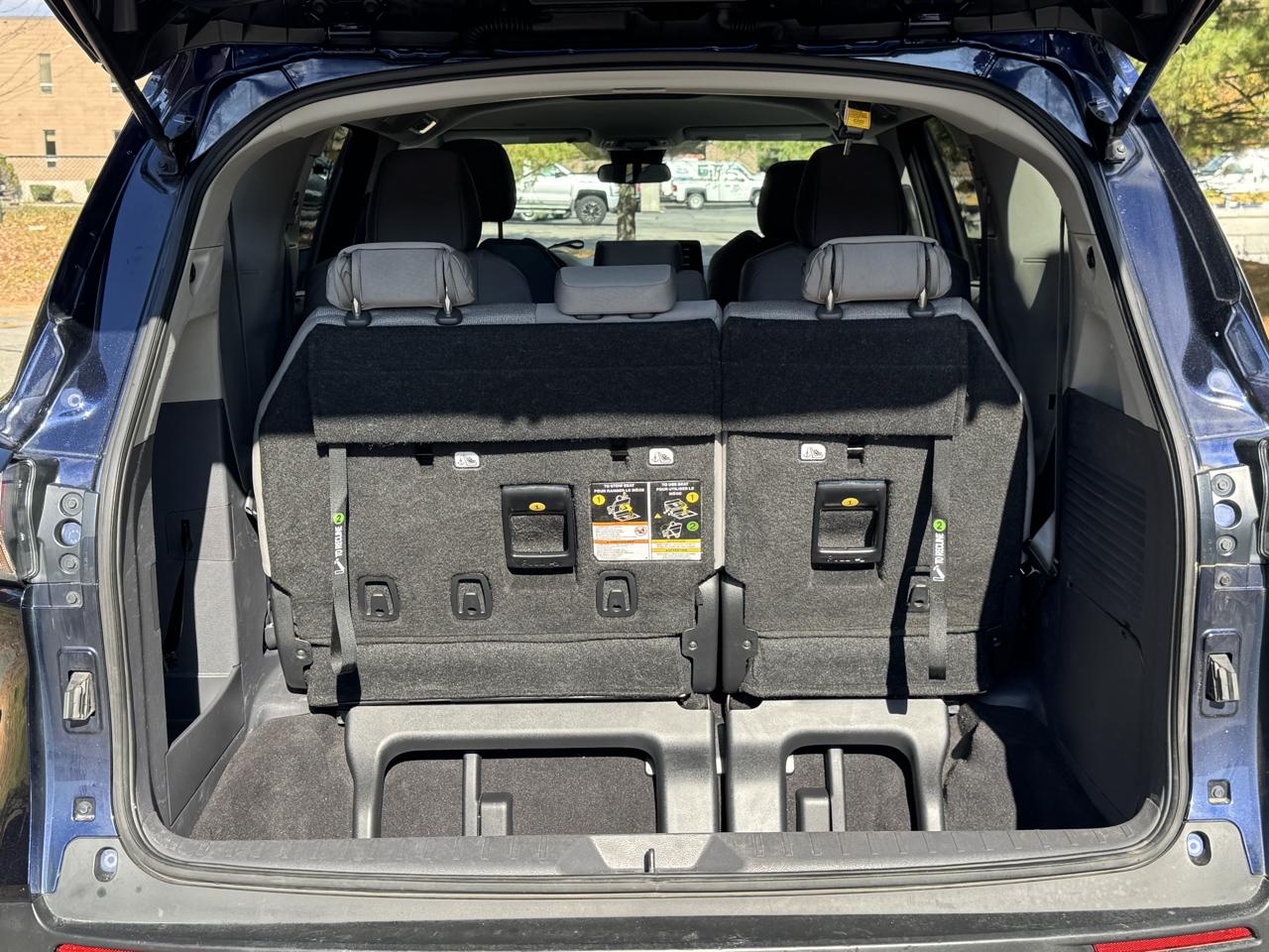 Toyota Sienna LE FWD 8-Passenger (Natl) 2023