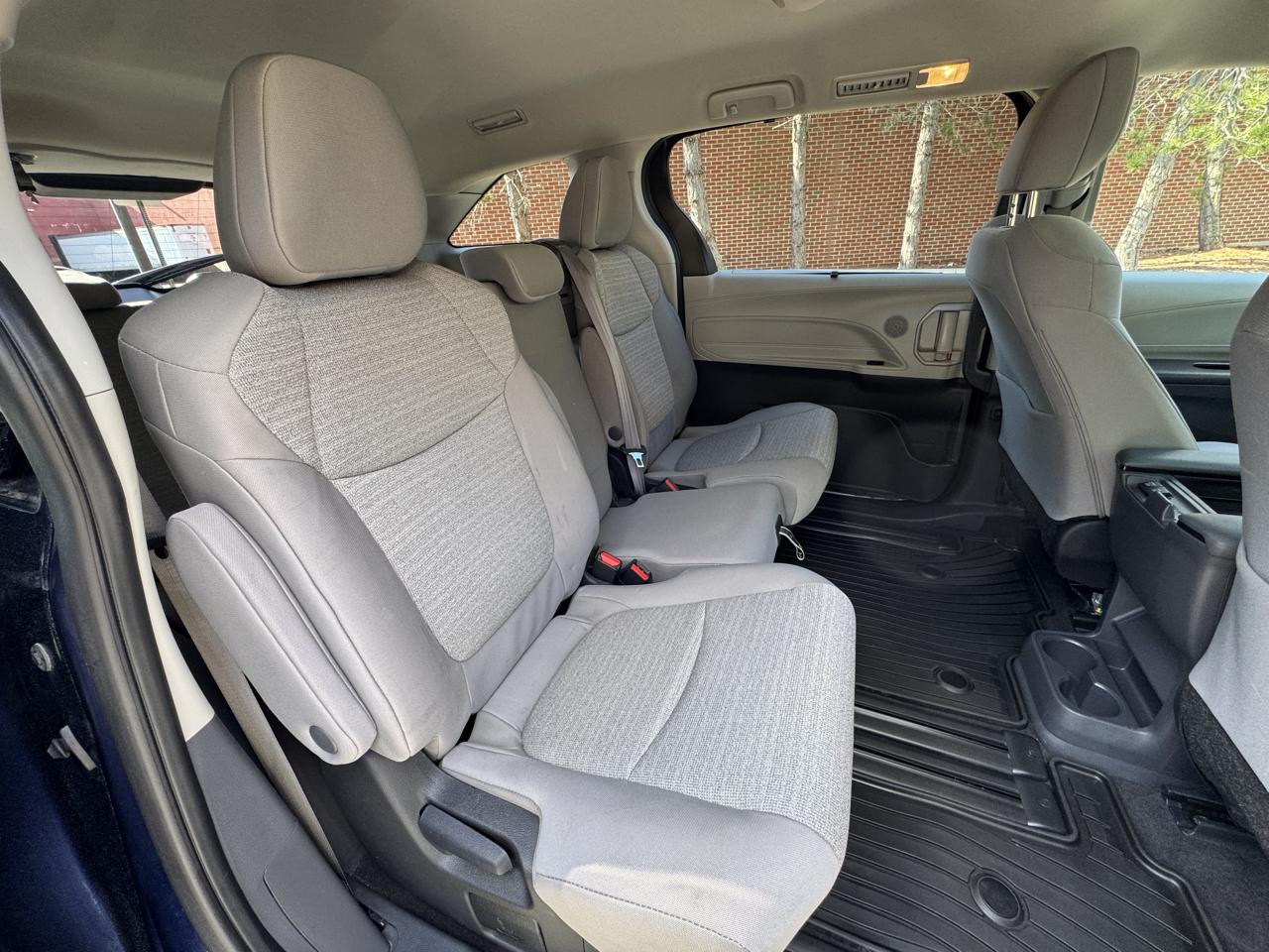 Toyota Sienna LE FWD 8-Passenger (Natl) 2023