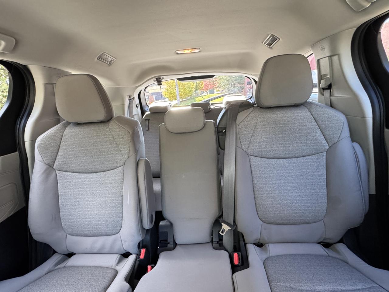 Toyota Sienna LE FWD 8-Passenger (Natl) 2023